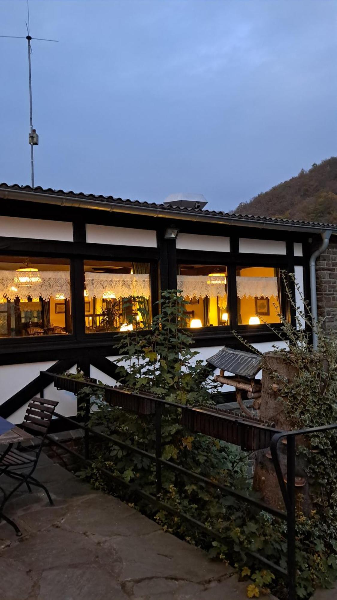Hotel-Restaurant Tannenhof Ahrbruck Екстер'єр фото